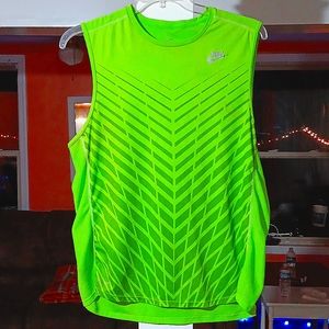 NIKE-- DRI-FIT -MENS SLEEVELESS TEE SHIRT- MENS LARGE- LIME GREEN